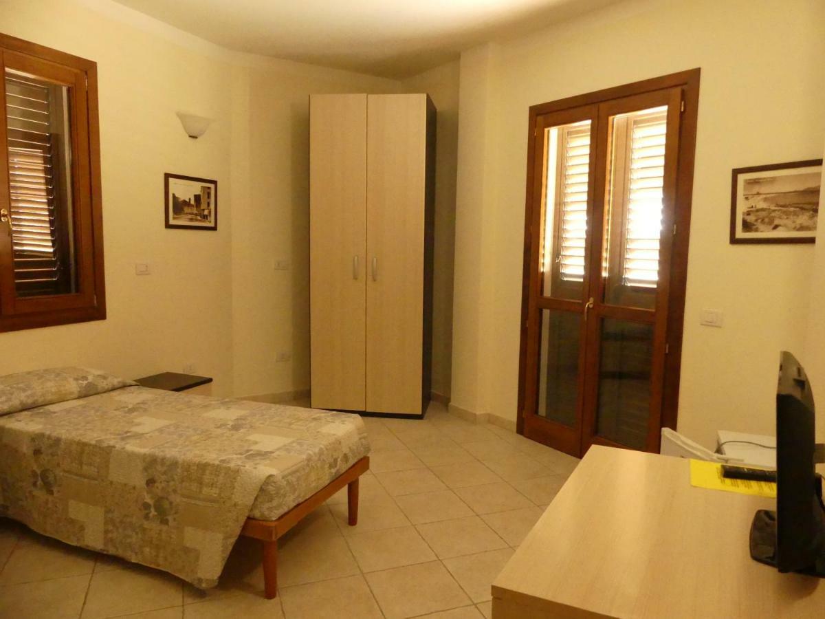 Beb 2000 Hotel Sassari Ngoại thất bức ảnh
