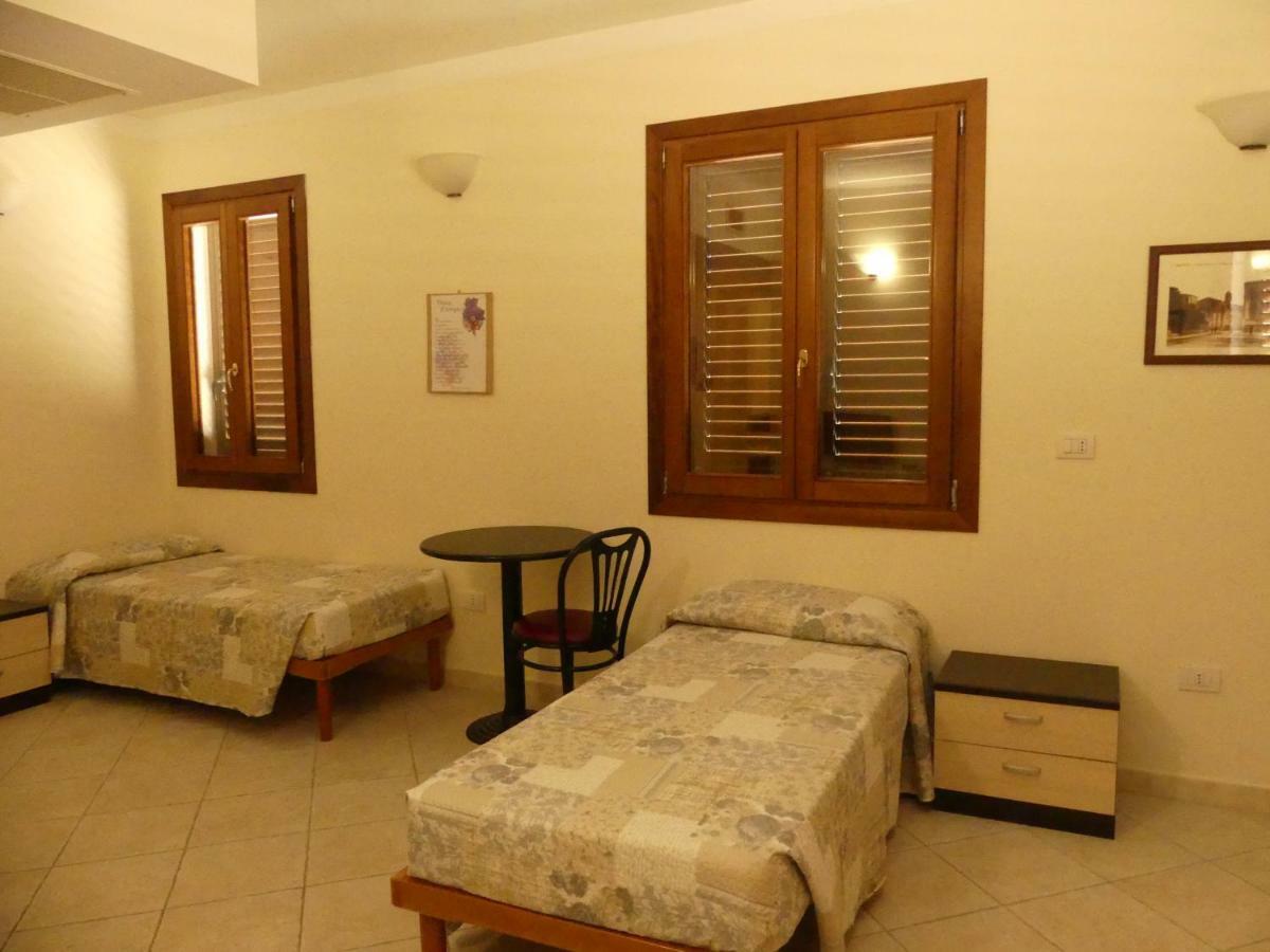 Beb 2000 Hotel Sassari Ngoại thất bức ảnh