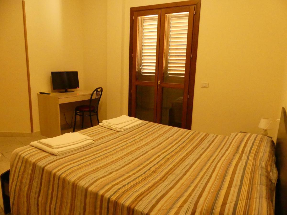 Beb 2000 Hotel Sassari Ngoại thất bức ảnh
